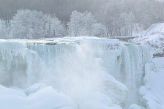Las Cataratas del Niágara congeladas (fotos)