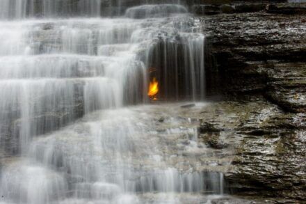 La catarata de la llama eterna de Chestnut Ridge Park