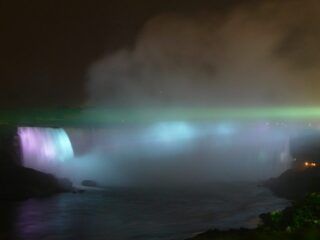 Crucero nocturno en las Cataratas del Niágara
