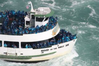 El barco Maid of the Mist
