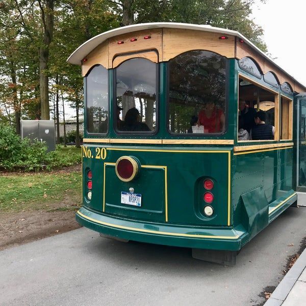 Interior del tranvía Niagara Scenic Trolley con pasajeros