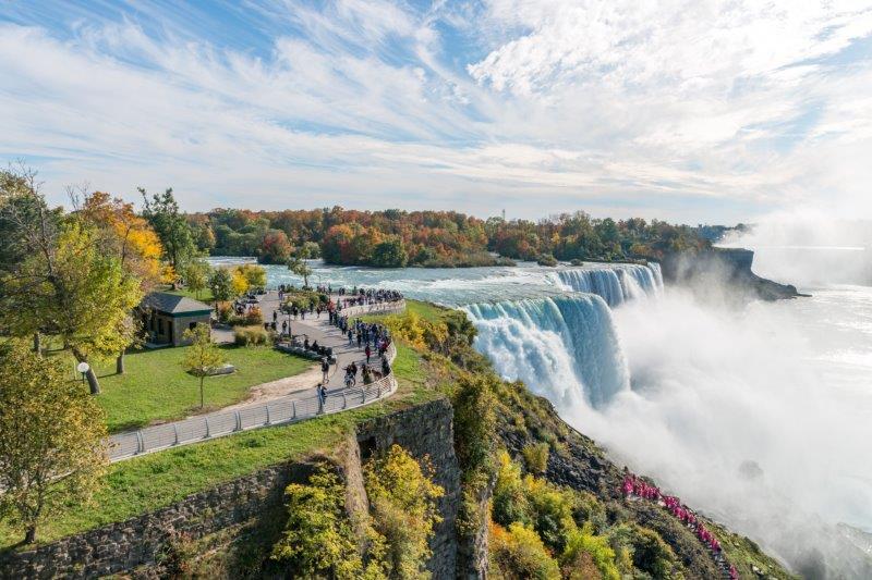 Mirador con vistas a Horseshoe Falls