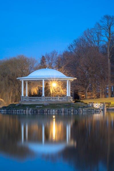 Paseo junto al lago en Onondaga Lake Park