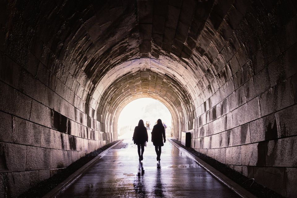 Entrada del túnel histórico en la central eléctrica de Niagara Parks