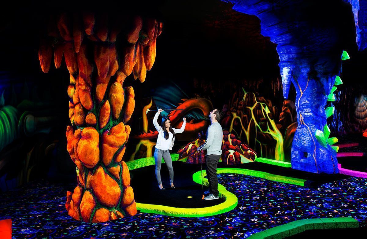 Wizards Golf, mini golf iluminado en Clifton Hill